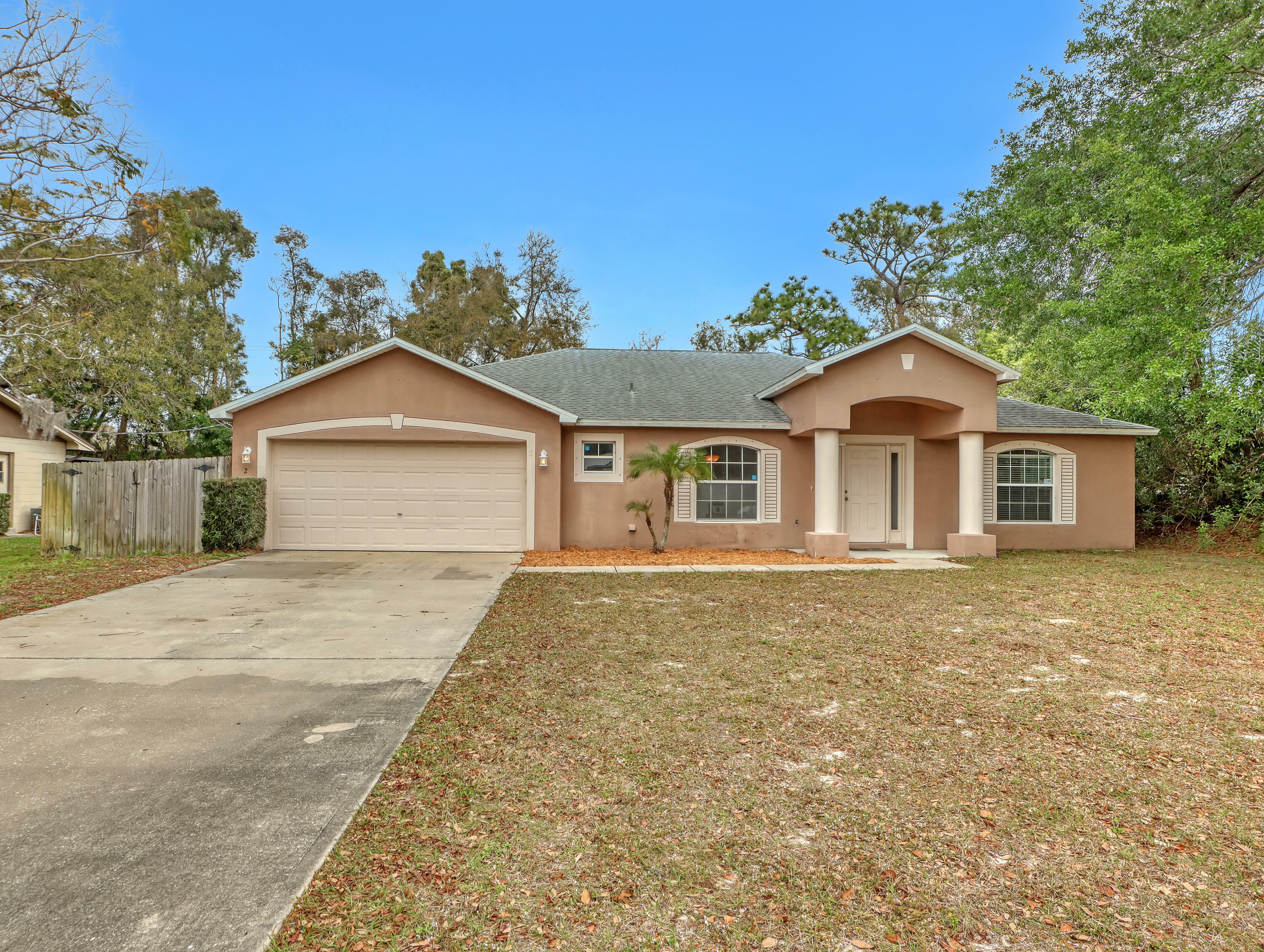 Property Photo:  2 Fairglen Drive  FL 32796 