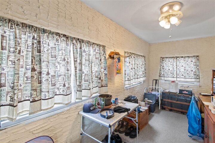 Property Photo: 100 W Saint Louis Avenue FL 32726