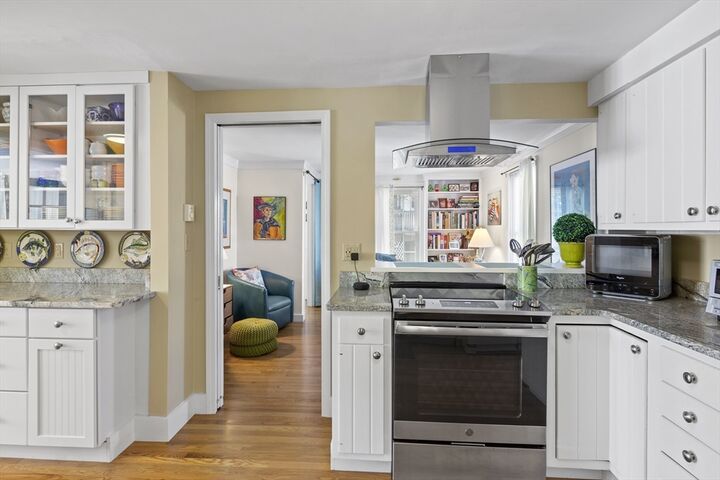 Property Photo:  5 Meadow Ln  MA 01945 