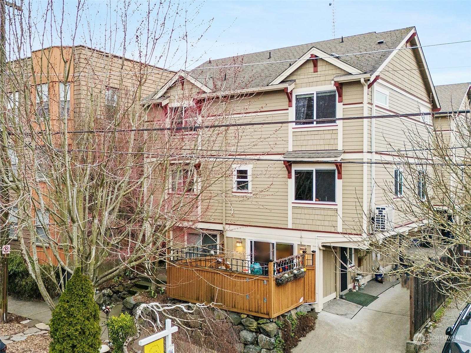 Property Photo:  1414 4th Avenue W B  WA 98119 