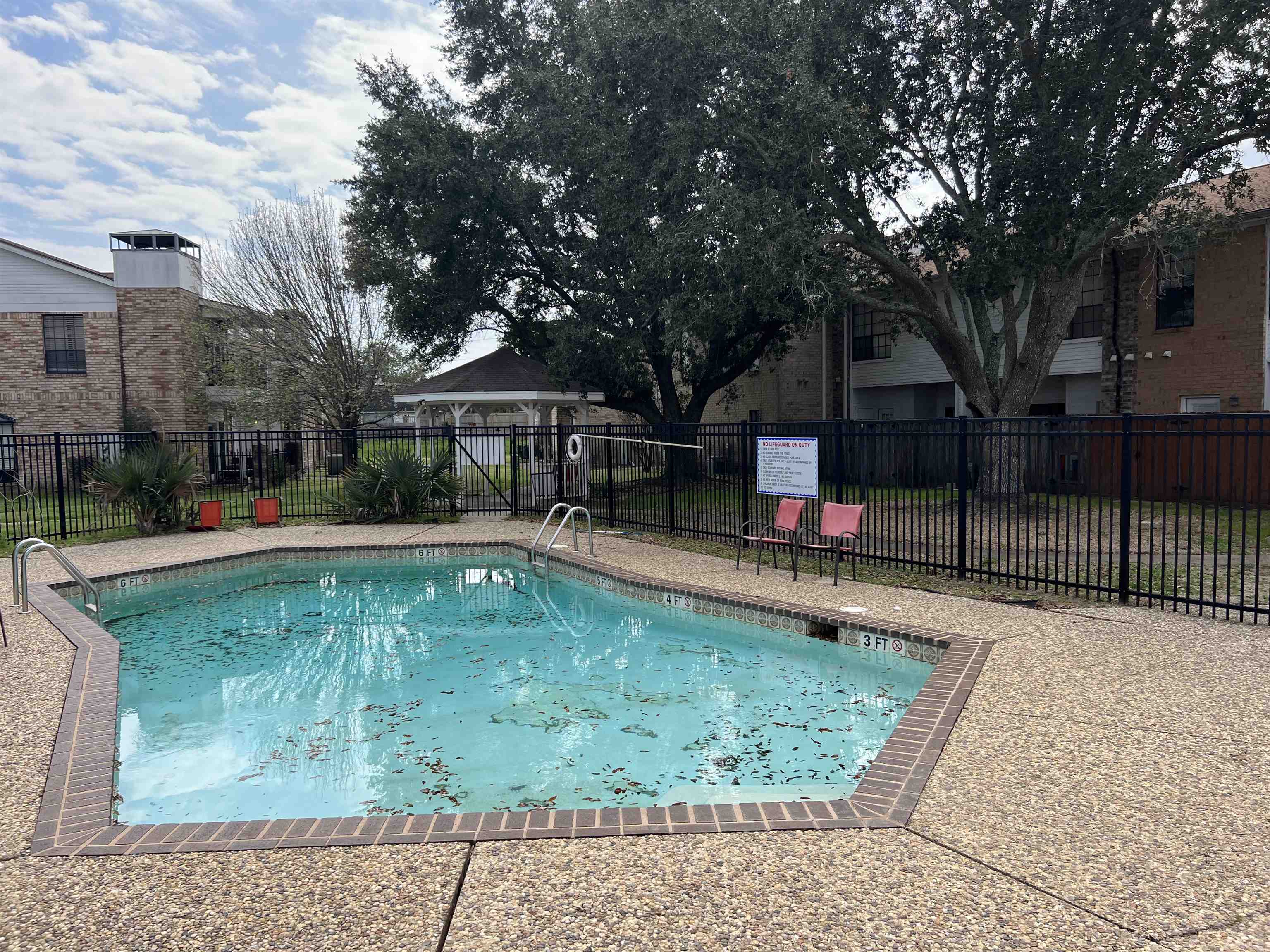 Property Photo:  1620 Wellington Pl Apt 601  TX 77706-3386 