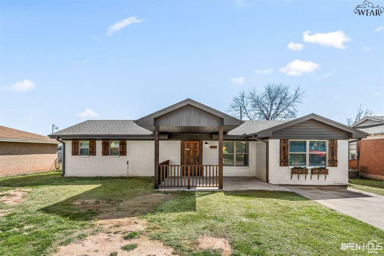 Property Photo:  707 W Clara Avenue  TX 76367 