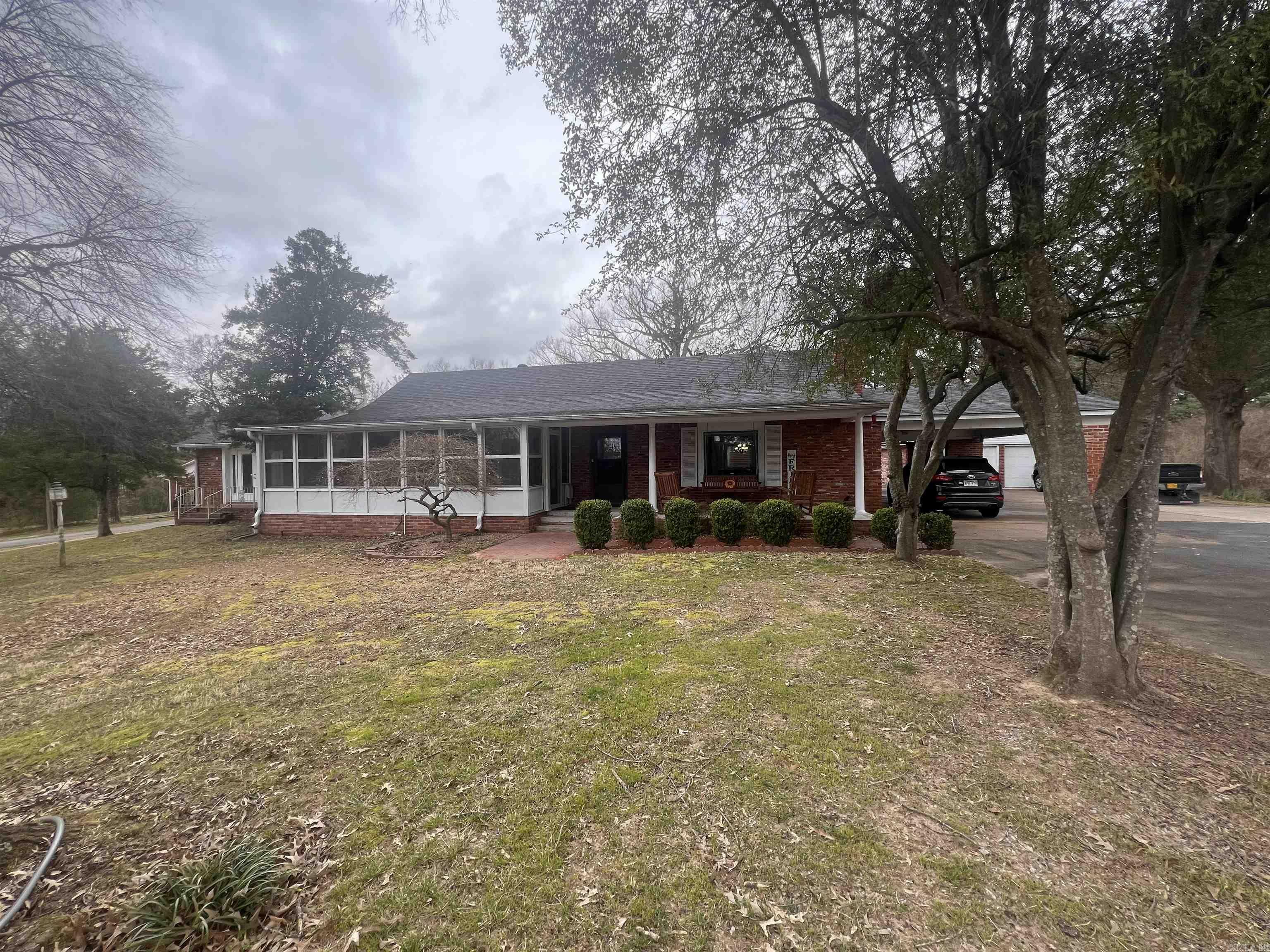 Property Photo:  1606 N 3rd Street  AR 72834 