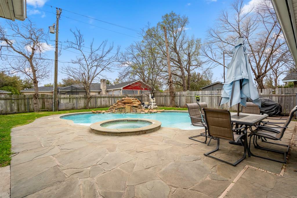 Property Photo:  811 Peach Spring Drive  TX 77088 