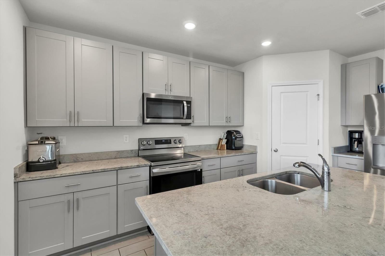 Property Photo: 38673 Finn Clover Lane FL 33540