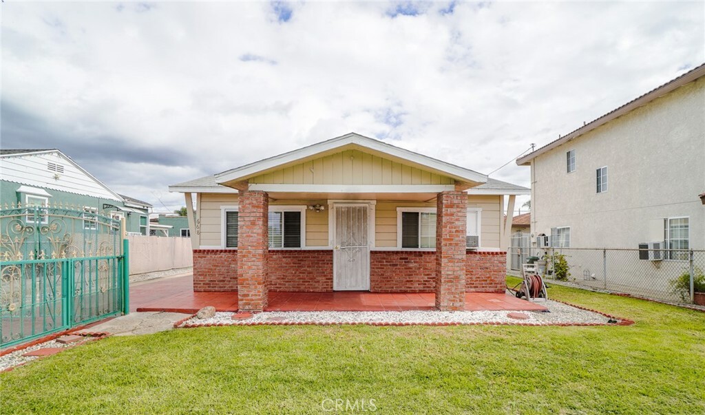 Property Photo:  668 S Sadler Avenue  CA 90022 