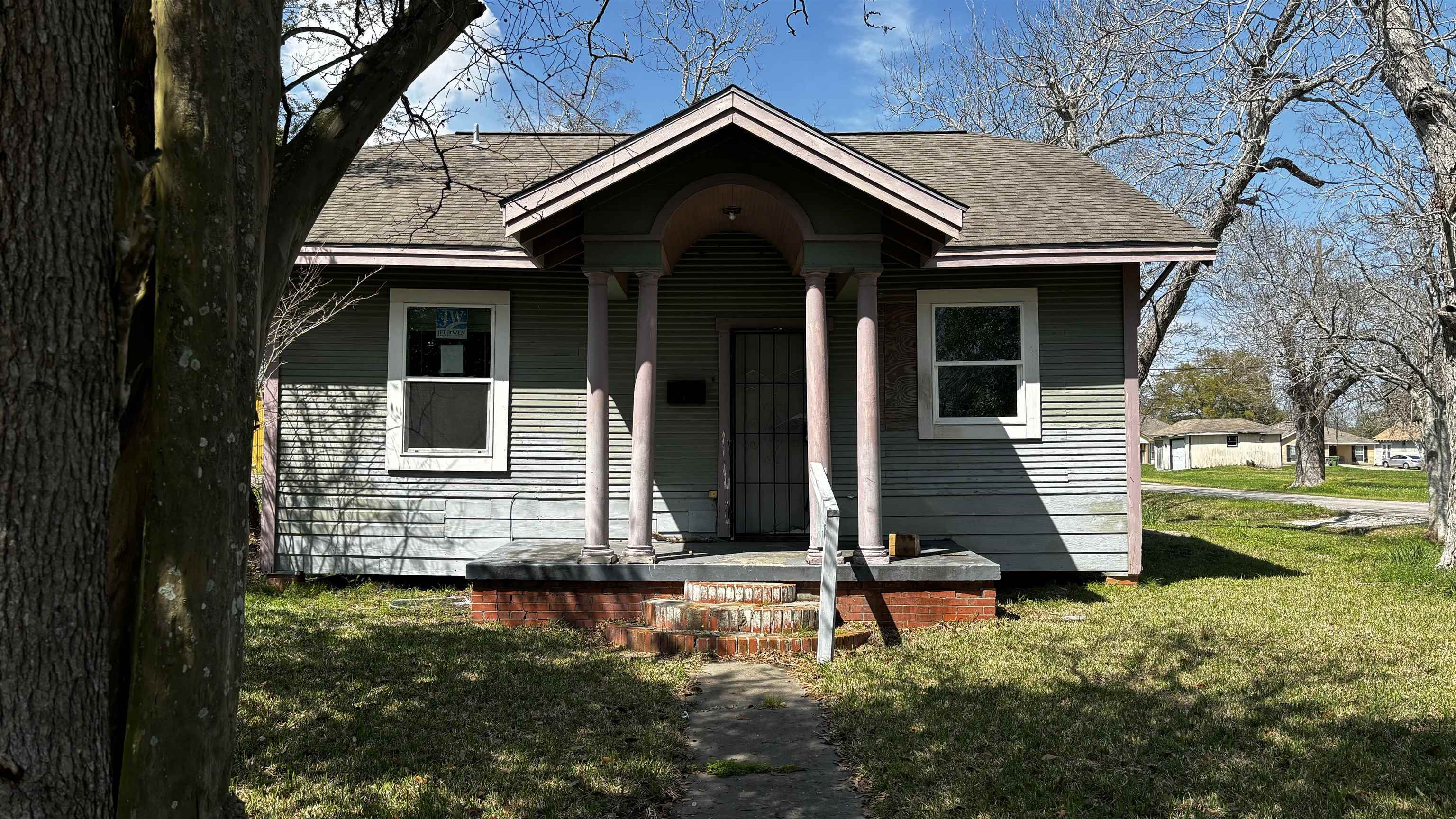 Property Photo:  2147 9th St  TX 77640 