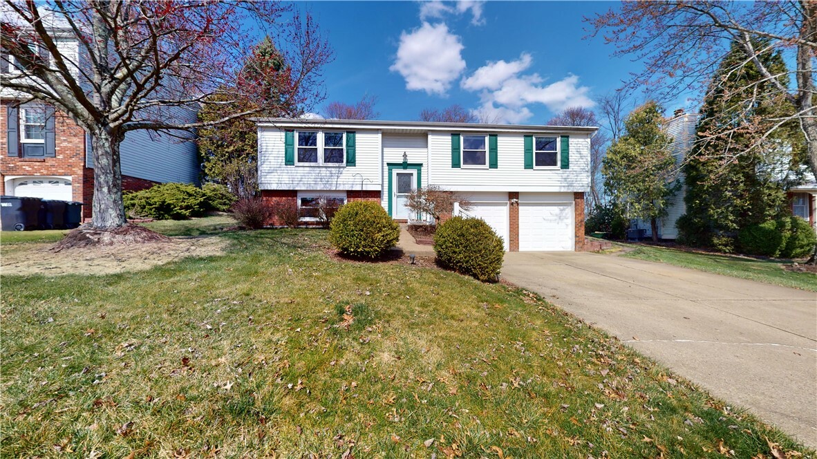 Property Photo:  613 Meade Dr  PA 15108 