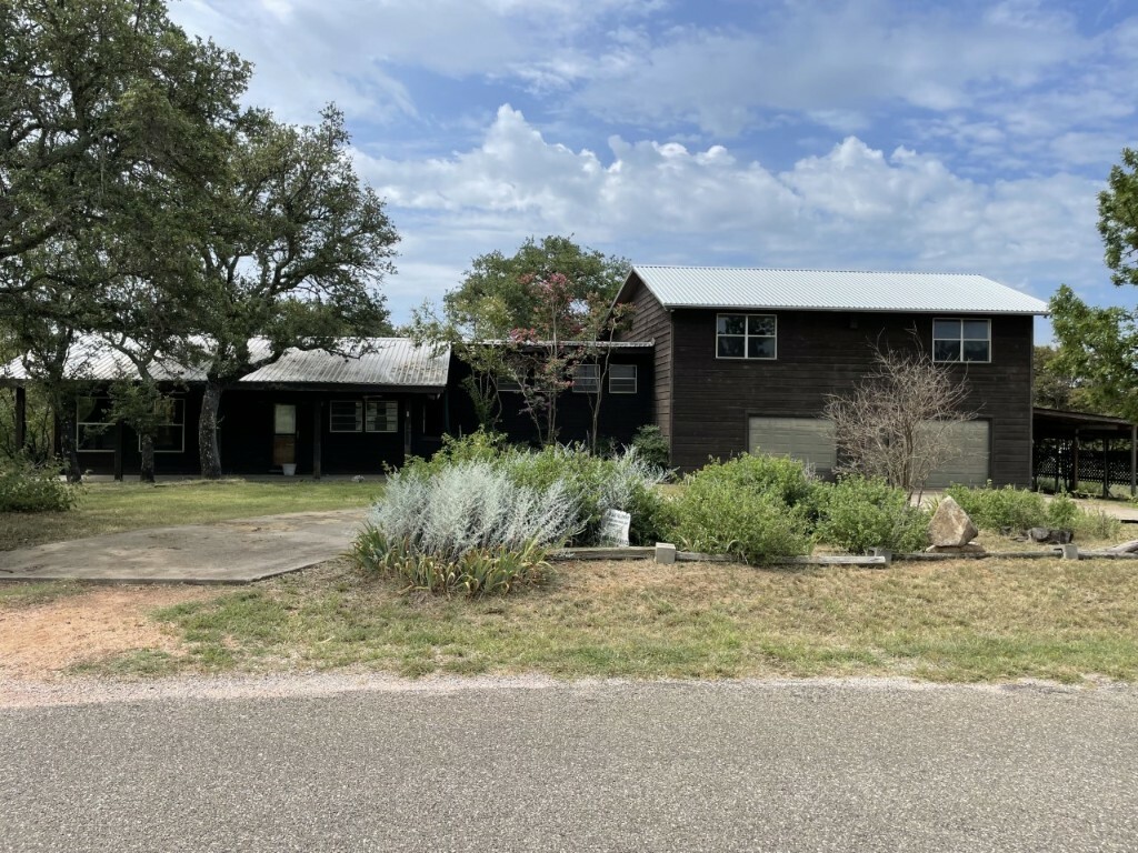 Property Photo:  401 County Road 128  TX 78611 