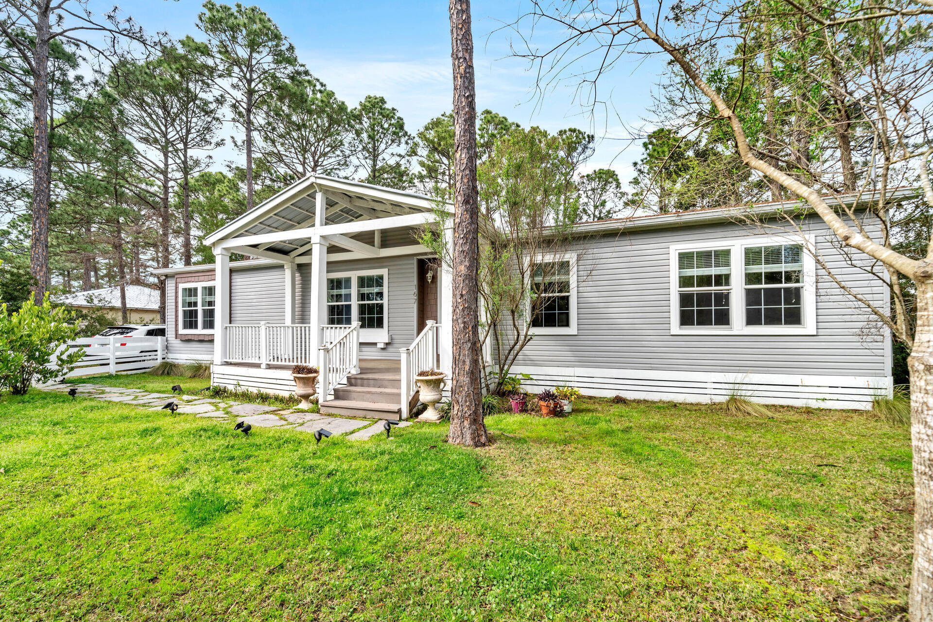 Property Photo: 167 Starlight Lane FL 32459