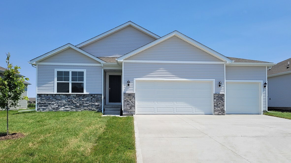 Property Photo: 4311 NE 12th Street IA 50021