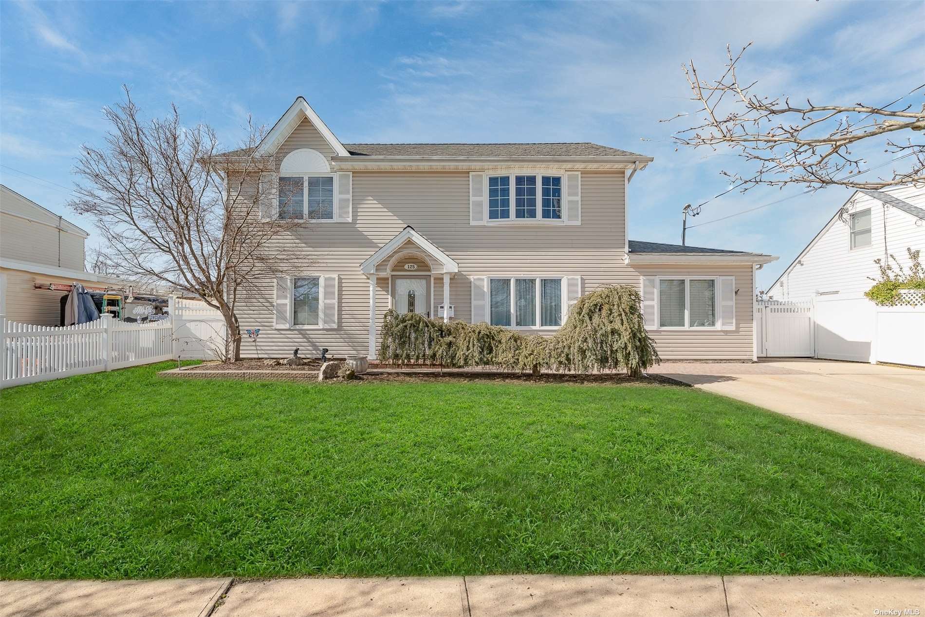 125 W Arlyn Drive  Massapequa NY 11758 photo