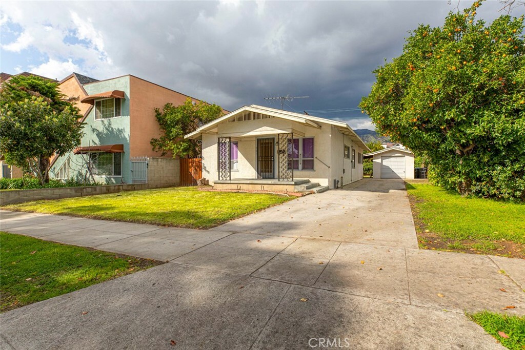 Property Photo:  561 Palm Drive  CA 91202 