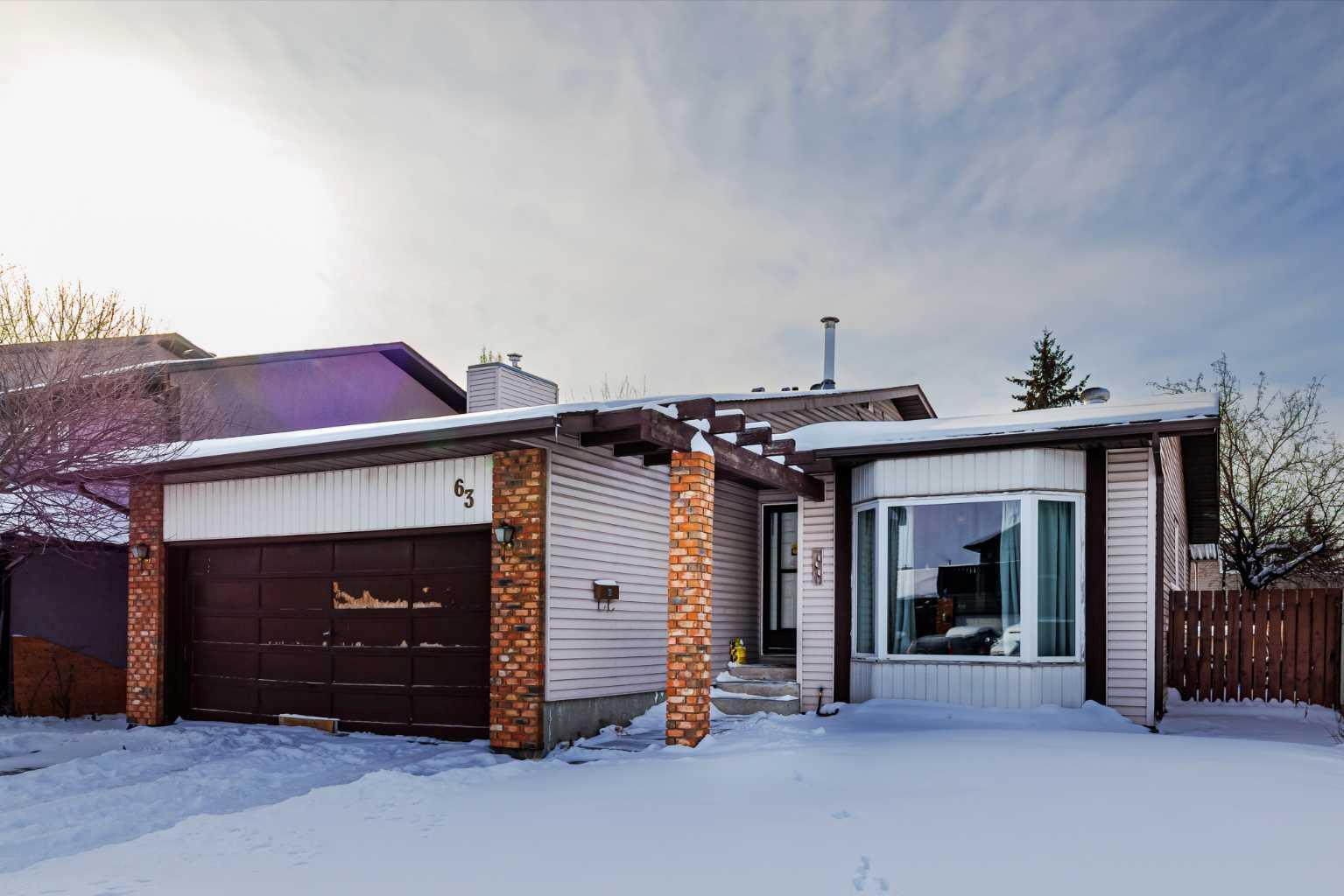 Property Photo: 63 Castlefall Grove NE AB T3J 1L1