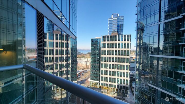 Property Photo: 10700 NE 4th Street 1706 WA 98004