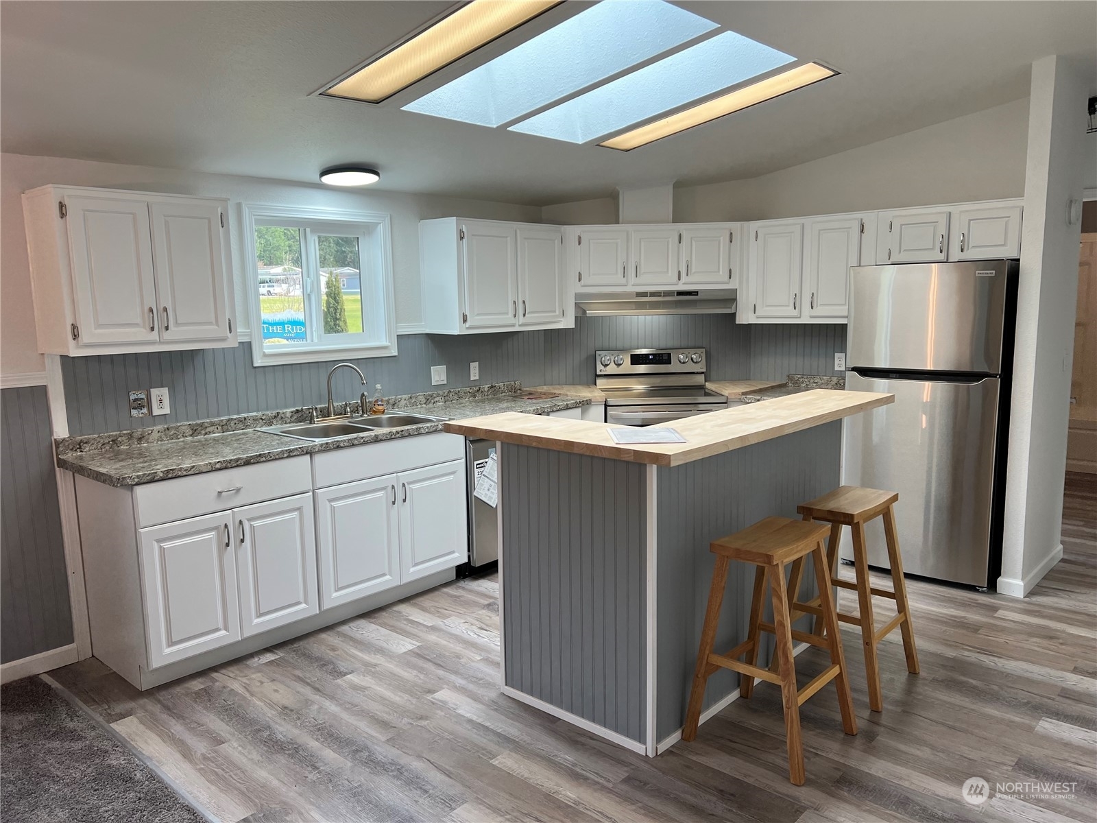 Property Photo: 8917 226th Street Ct E 40 WA 98338