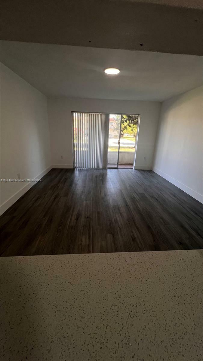 Property Photo:  20200 NE 27th Ct 6  FL 33180 