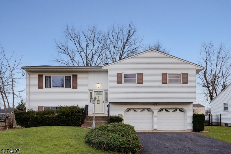 Property Photo:  4 E Cadillac Dr  NJ 08876 