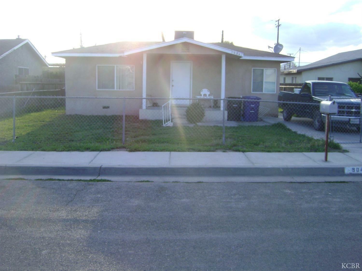 Property Photo:  904 Gardner Avenue  CA 93212 