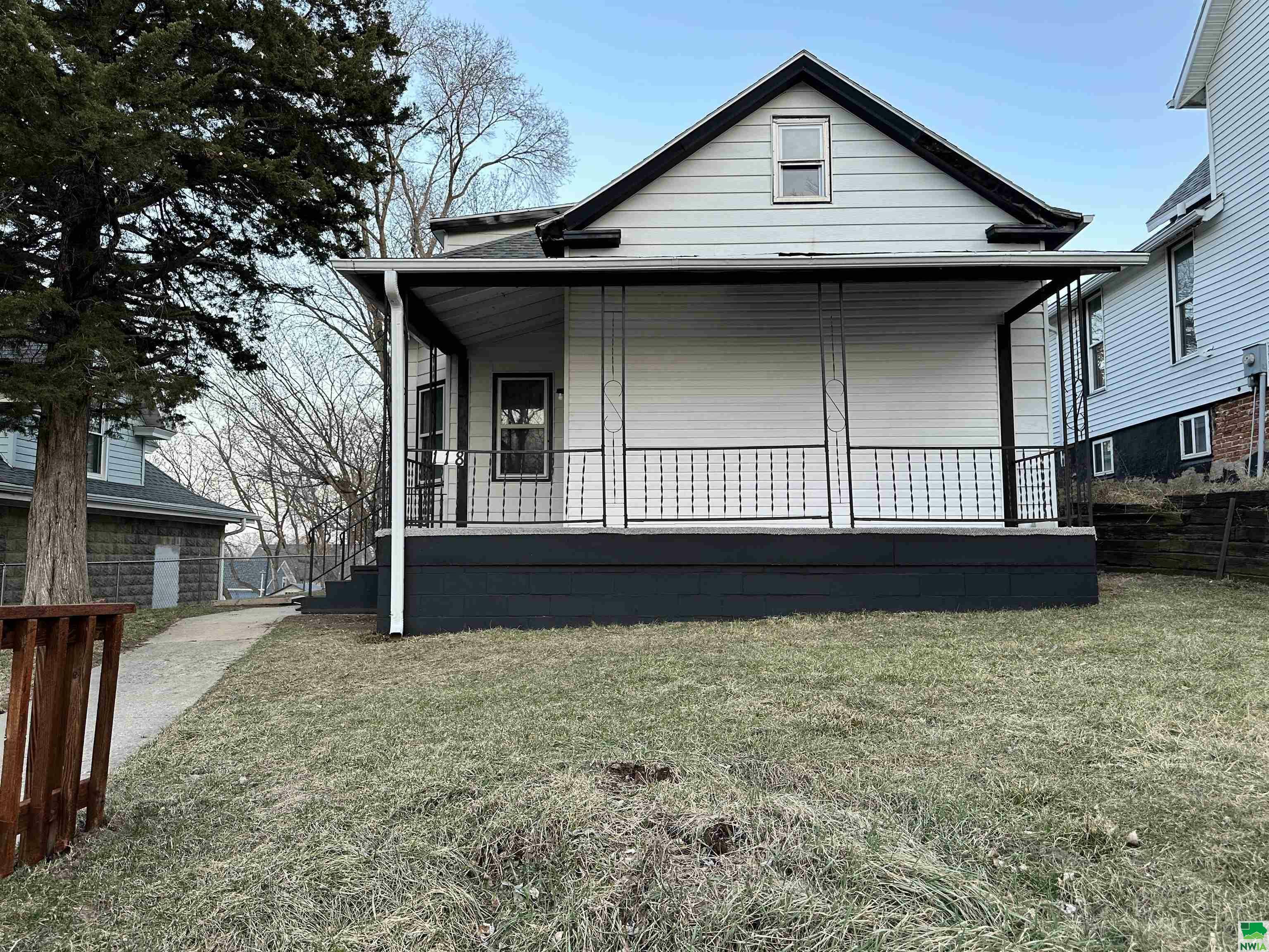 Property Photo:  118 Bluff St  IA 51103 