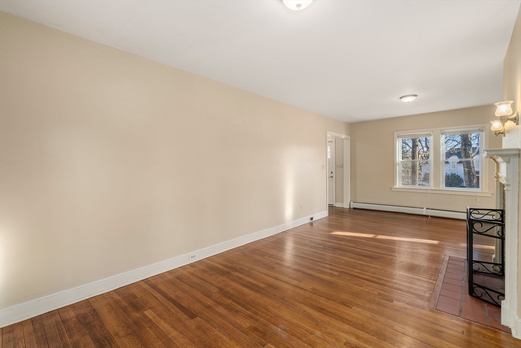 Property Photo:  560 Salisbury St  MA 01609 