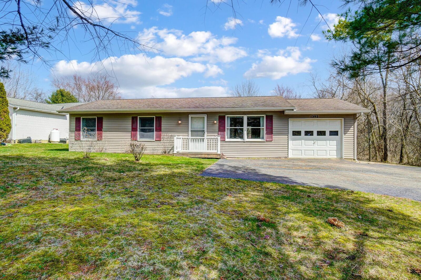 Property Photo: 1392 Apple Valley Drive OH 43028