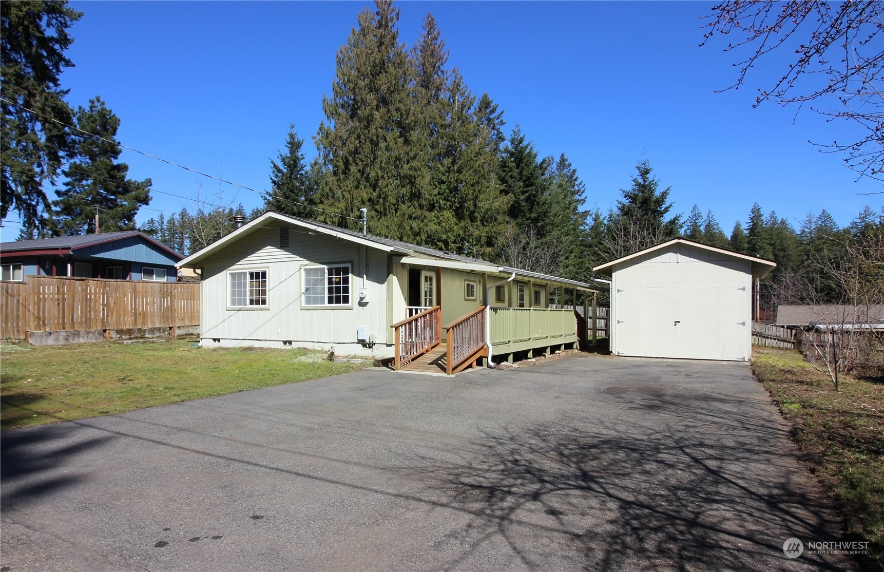 Property Photo:  20601 Lapaloma Drive E  WA 98391 