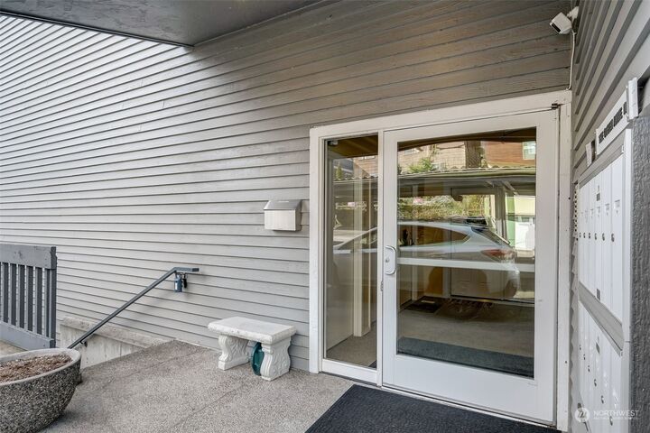 Property Photo:  3636 14th Avenue W 302  WA 98119 