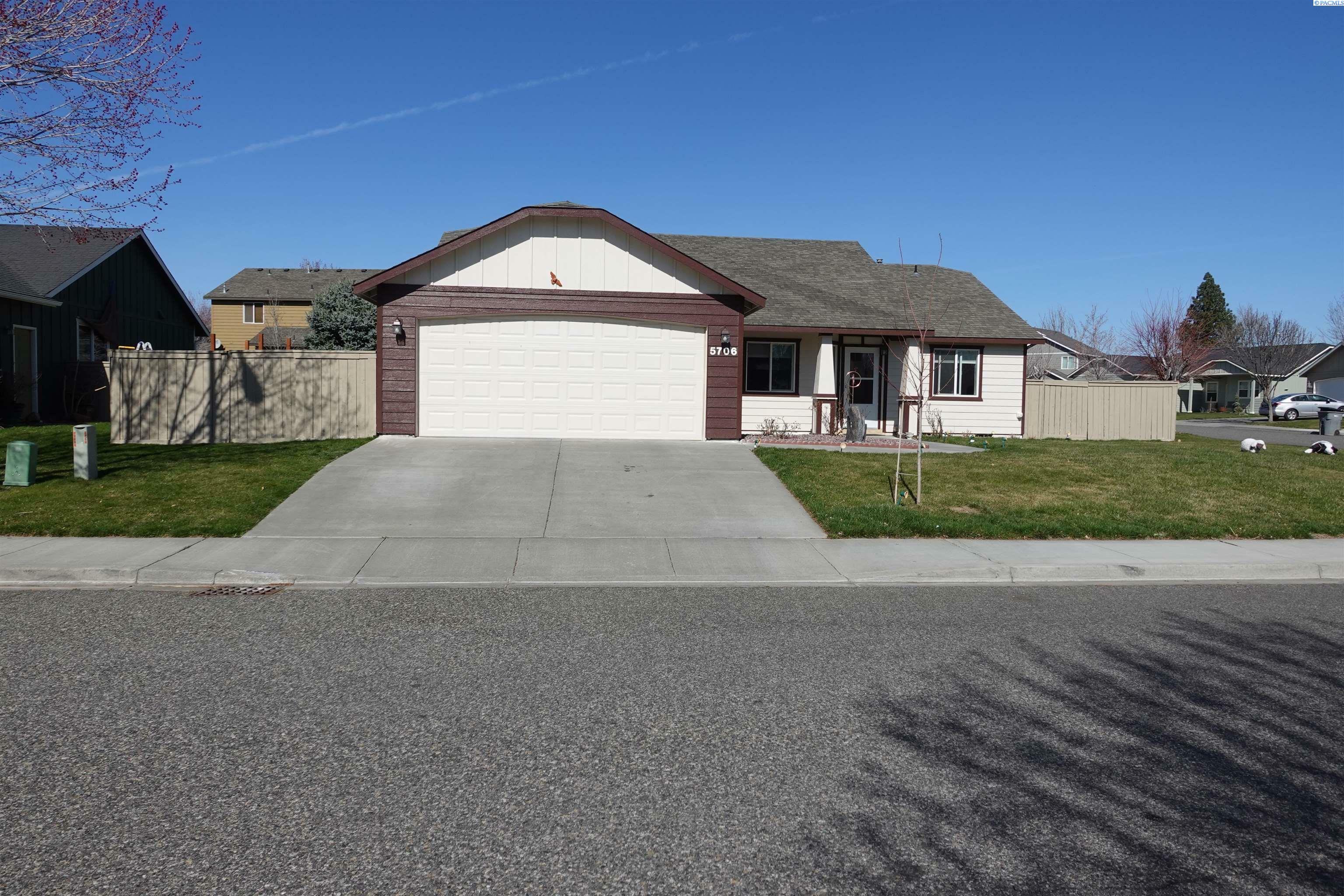 Property Photo:  5706 W 11th Pl Kennewick  WA 99338-2146 