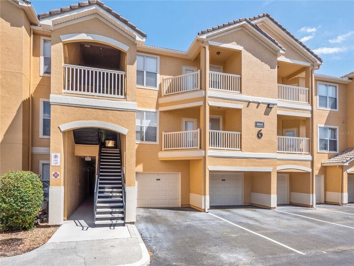 Property Photo:  8842 Villa View Circle 302  FL 32821 