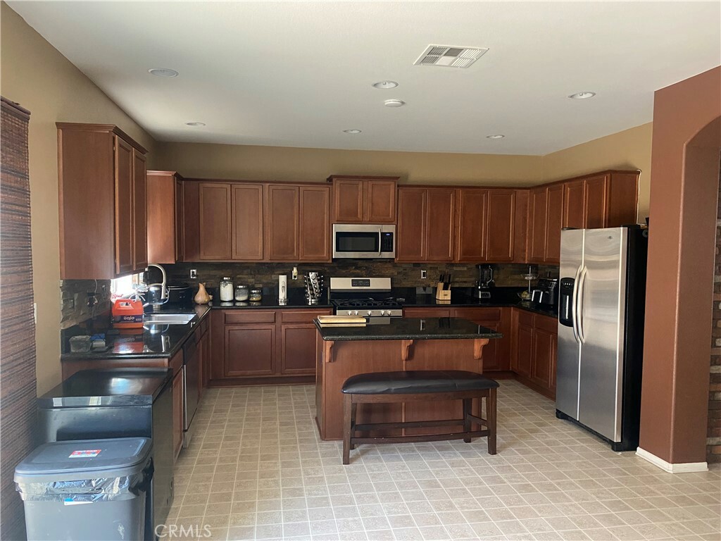 Property Photo:  2270 Dwight Ct  CA 93560 