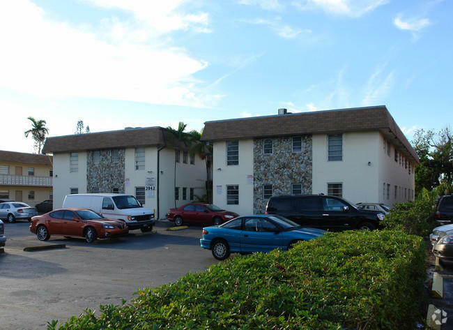 Property Photo:  2842 Fillmore Street 12  FL 33020 