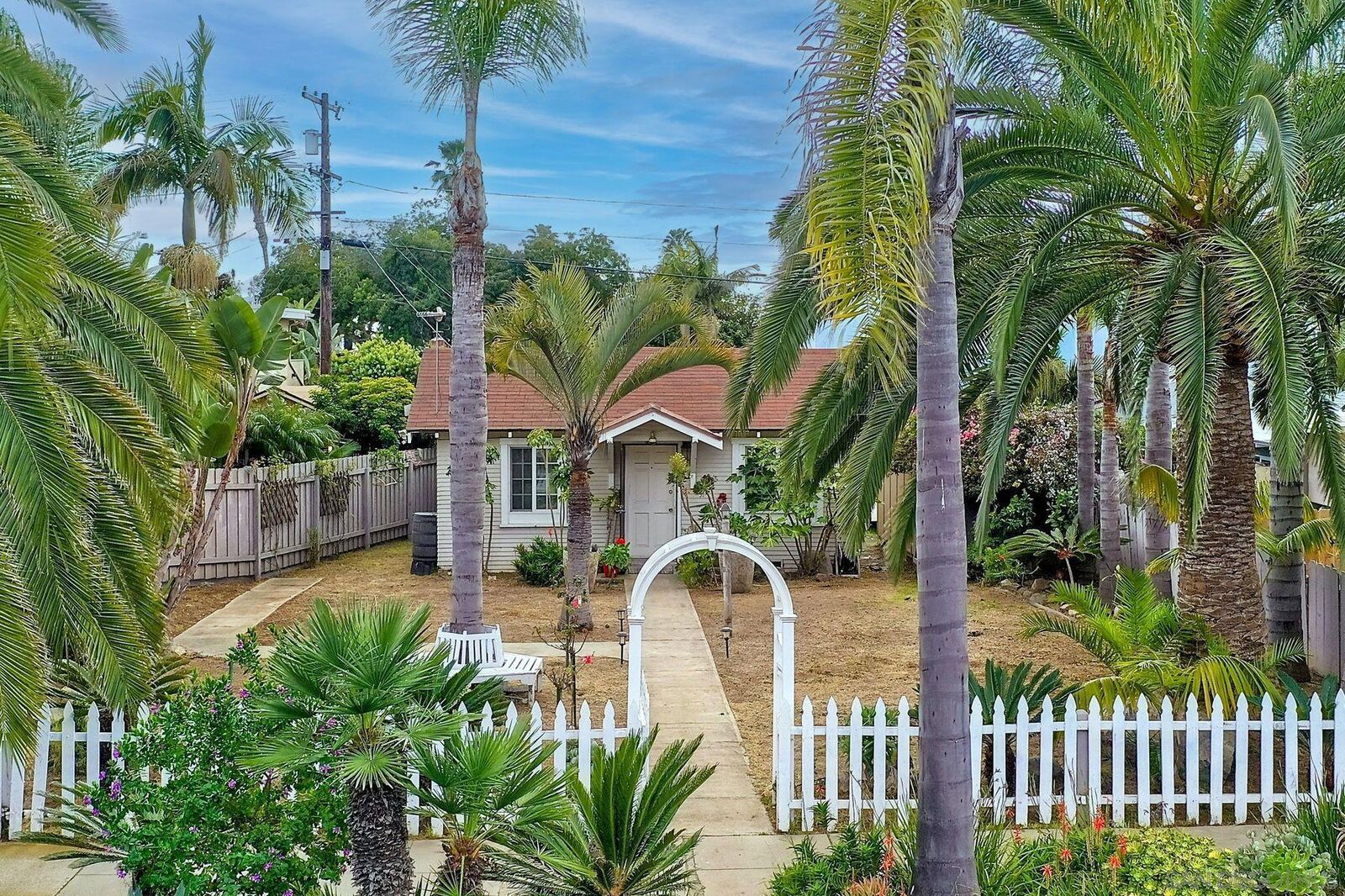 Property Photo:  421 S Ditmar St  CA 92054 