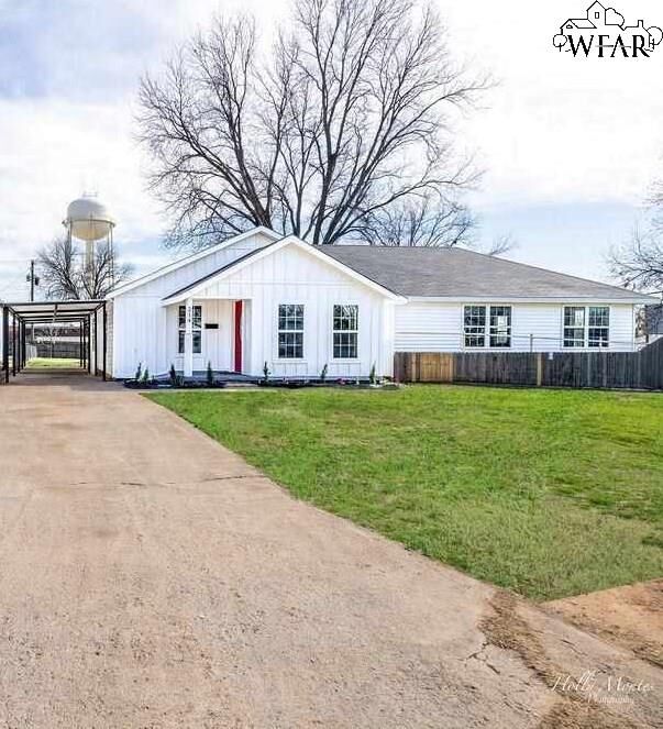Property Photo:  214 E 5th Street  TX 76354 