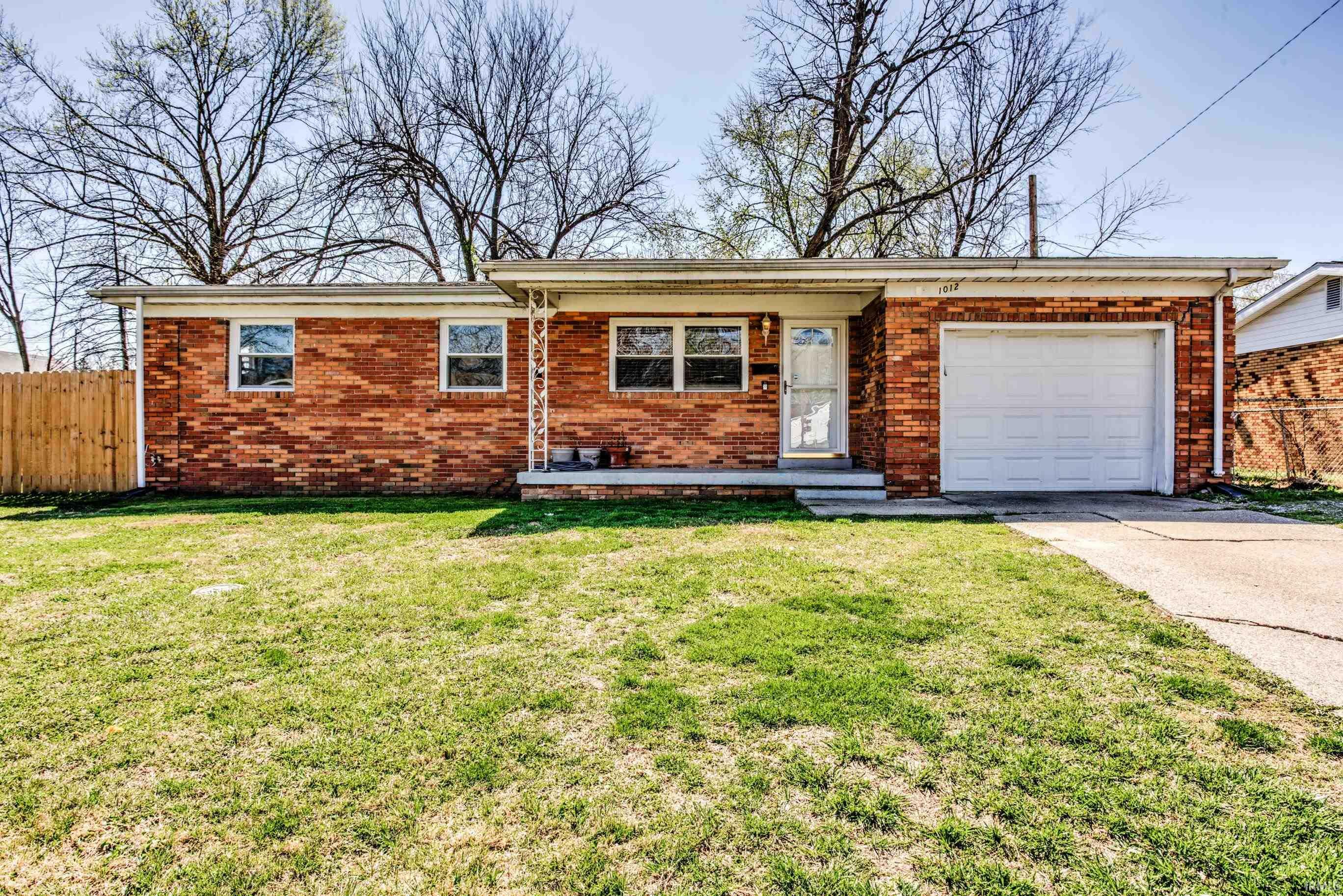 Property Photo:  1012 N Fairlawn Circle  IN 47711 