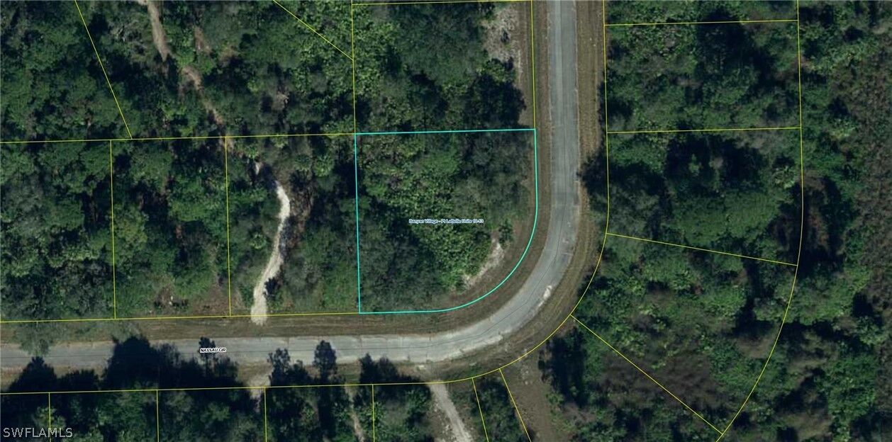 Property Photo:  628 Nassau Circle  FL 33935 