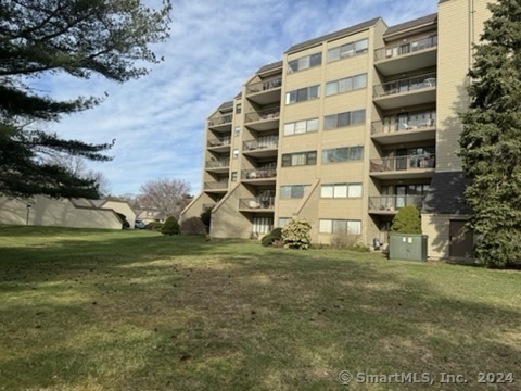 Property Photo:  85 Viscount Drive B26  CT 06460 