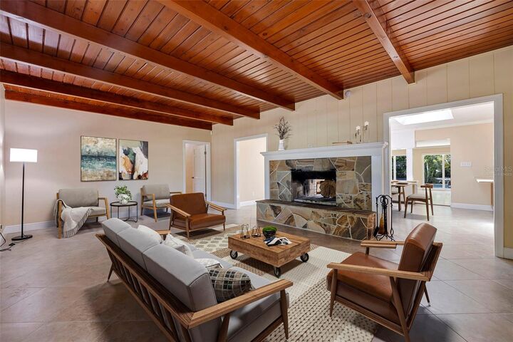 Property Photo: 1800 Juarez Way S FL 33712