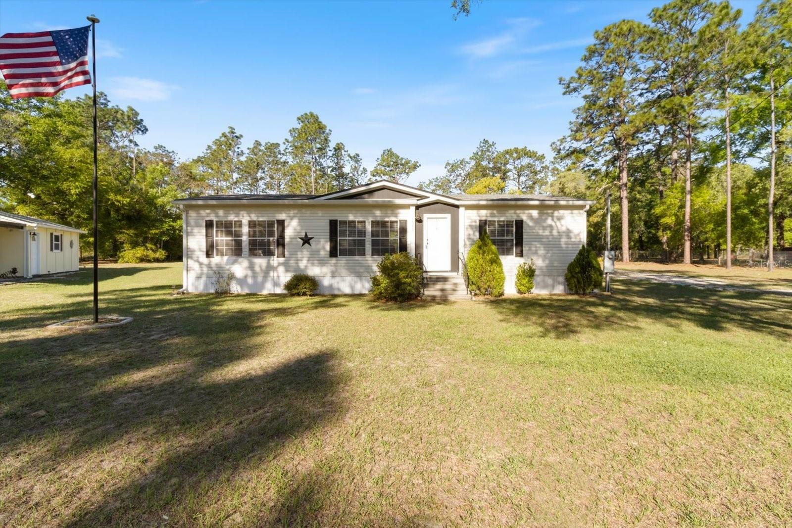 Property Photo:  2990 SE 143rd Terrace  FL 32668 