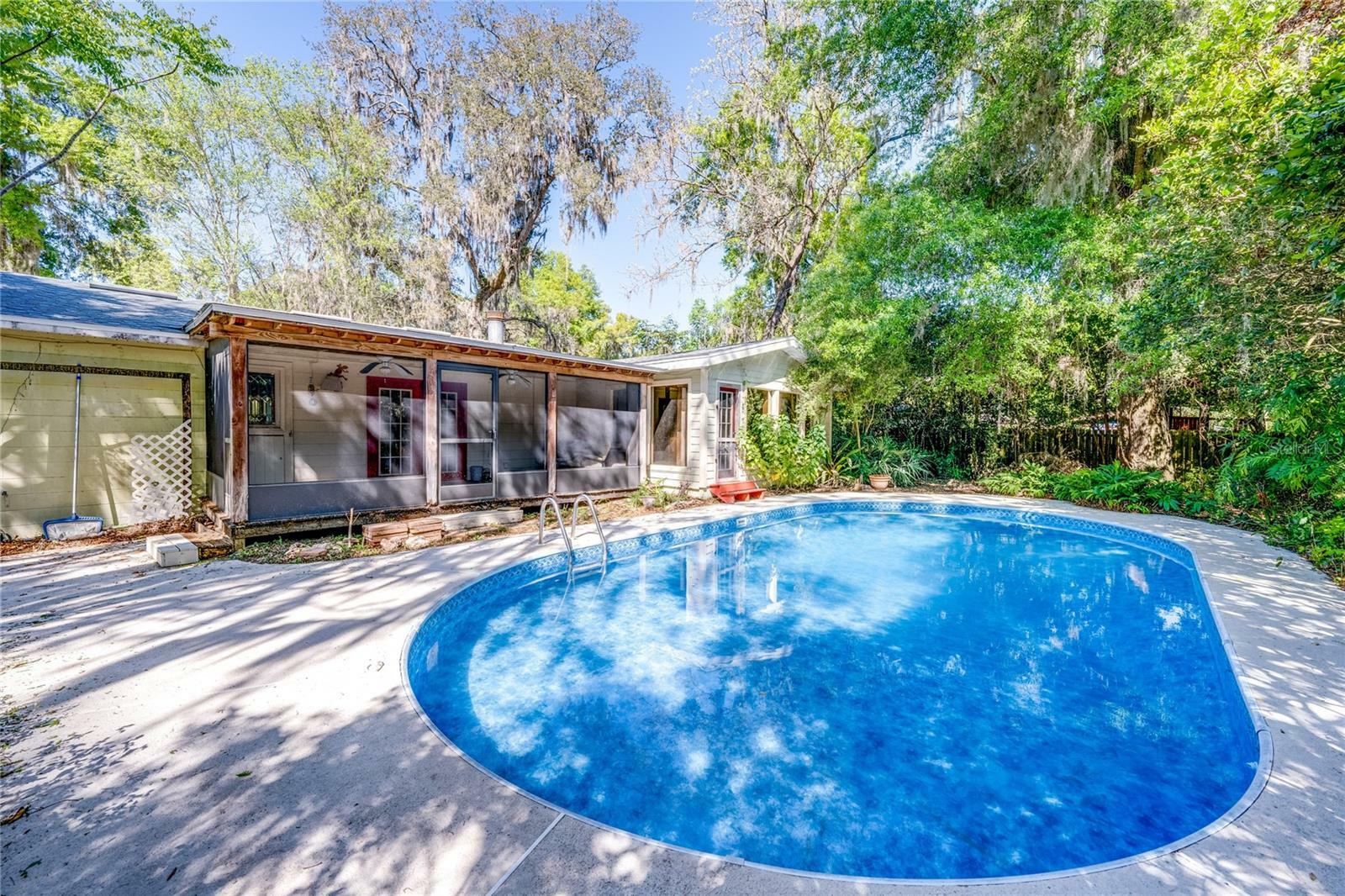 Property Photo: 4117 NW 34th Place FL 32606
