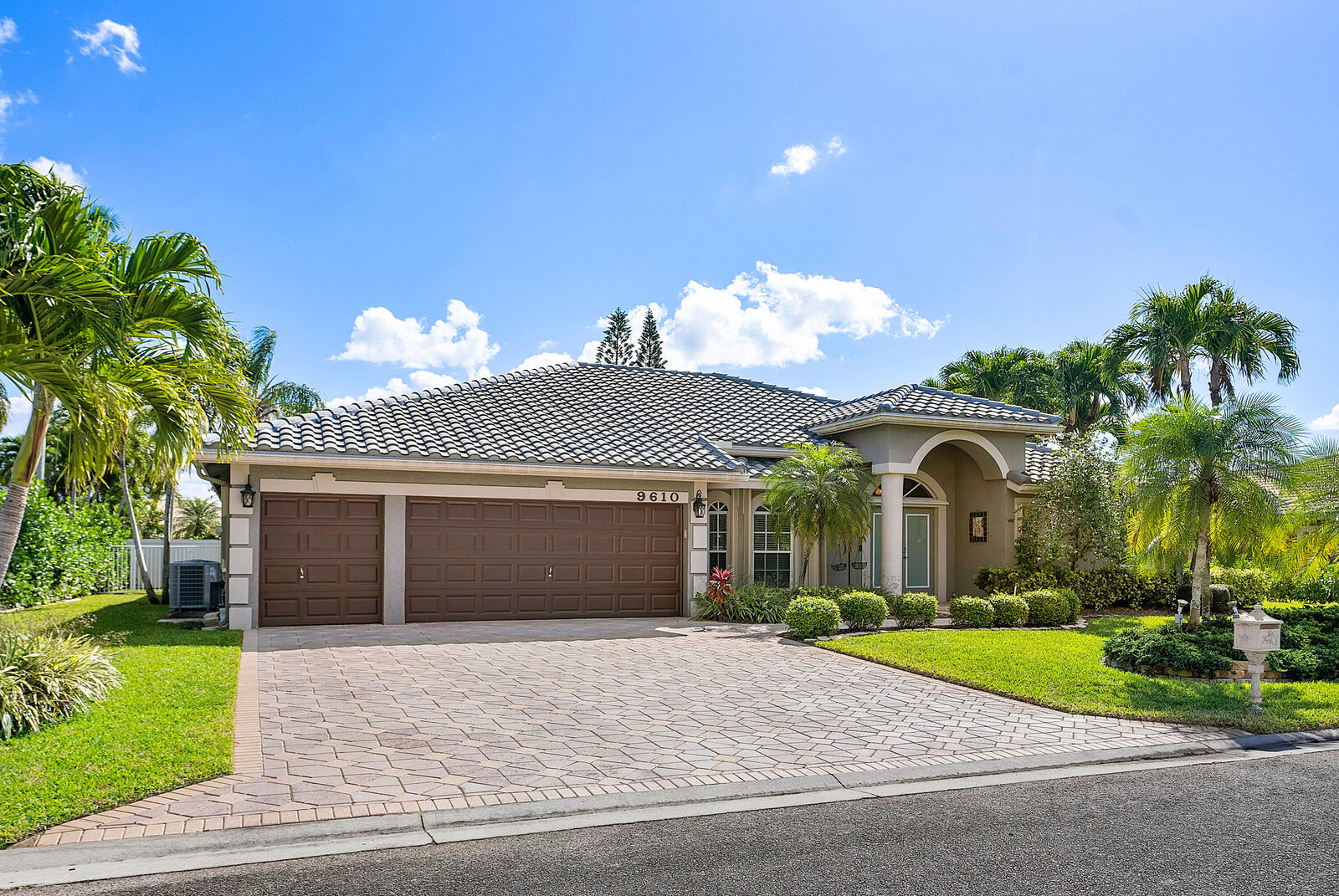 Property Photo:  9610 Aloe Road  FL 33436 