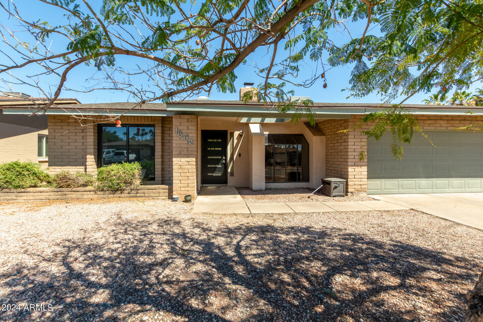 Property Photo:  1802 W Isleta Avenue  AZ 85202 