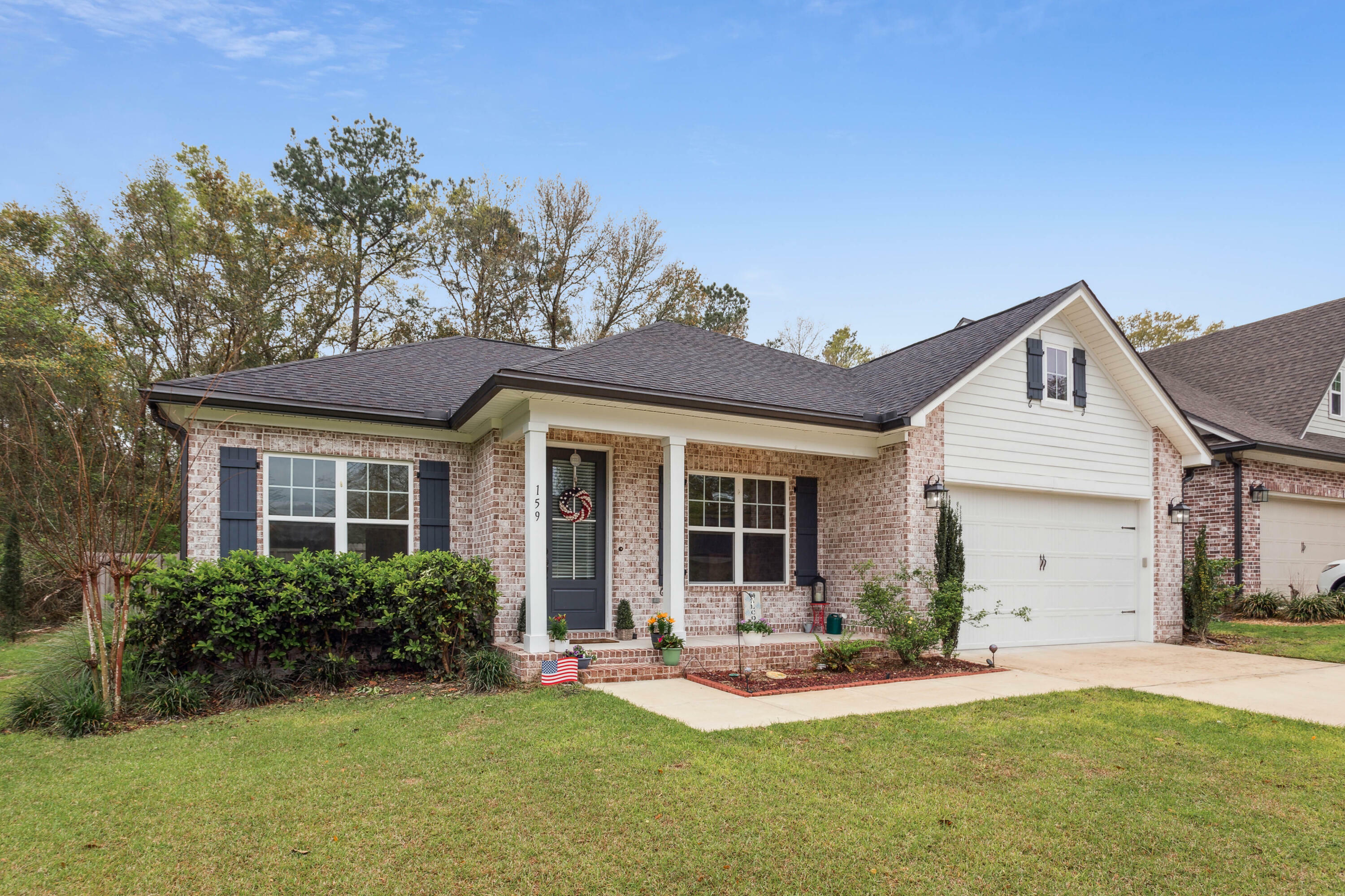 Property Photo: 159 Laurel Oaks Drive FL 32439
