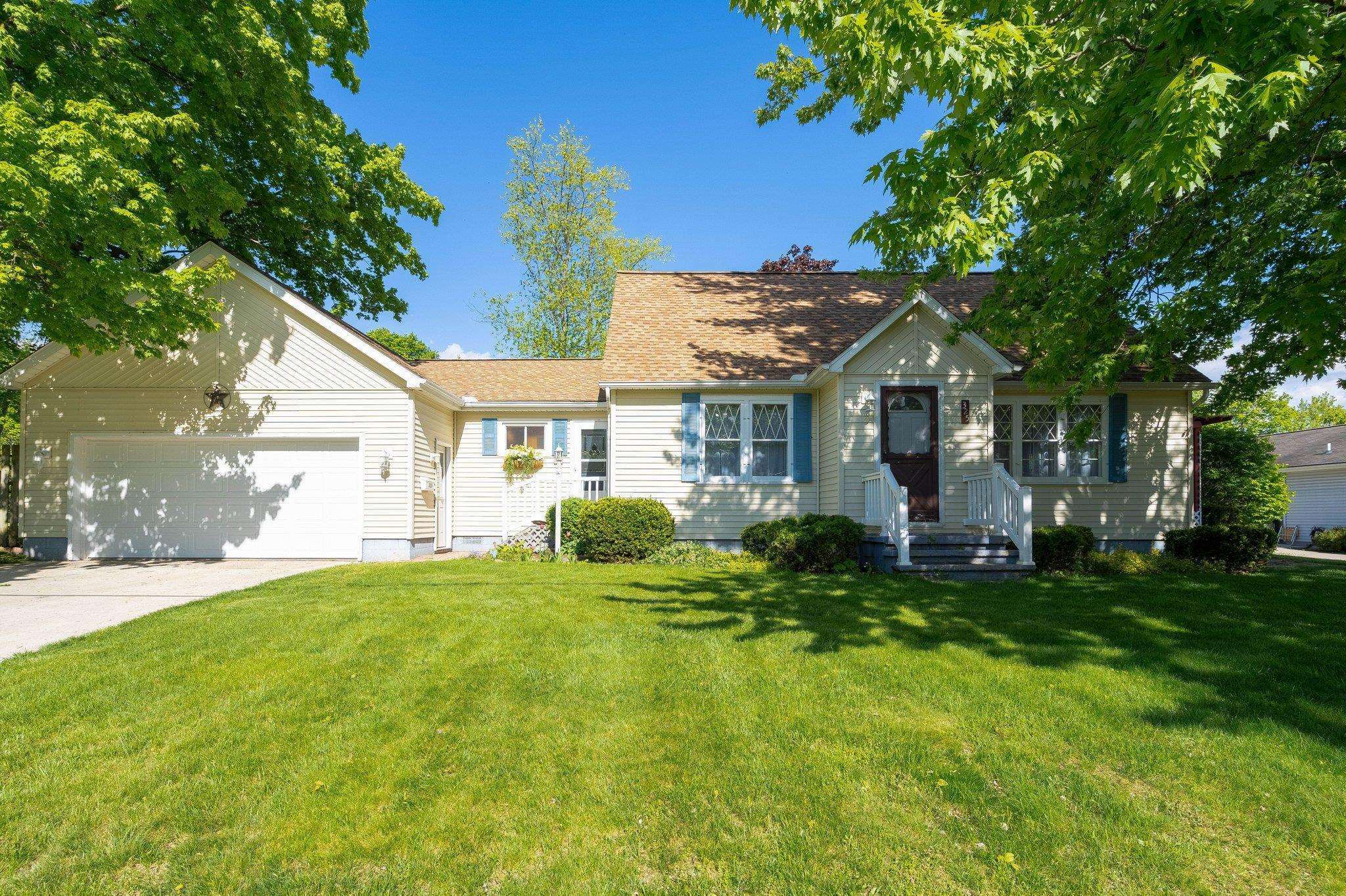 Property Photo:  325 S West  MI 48768 