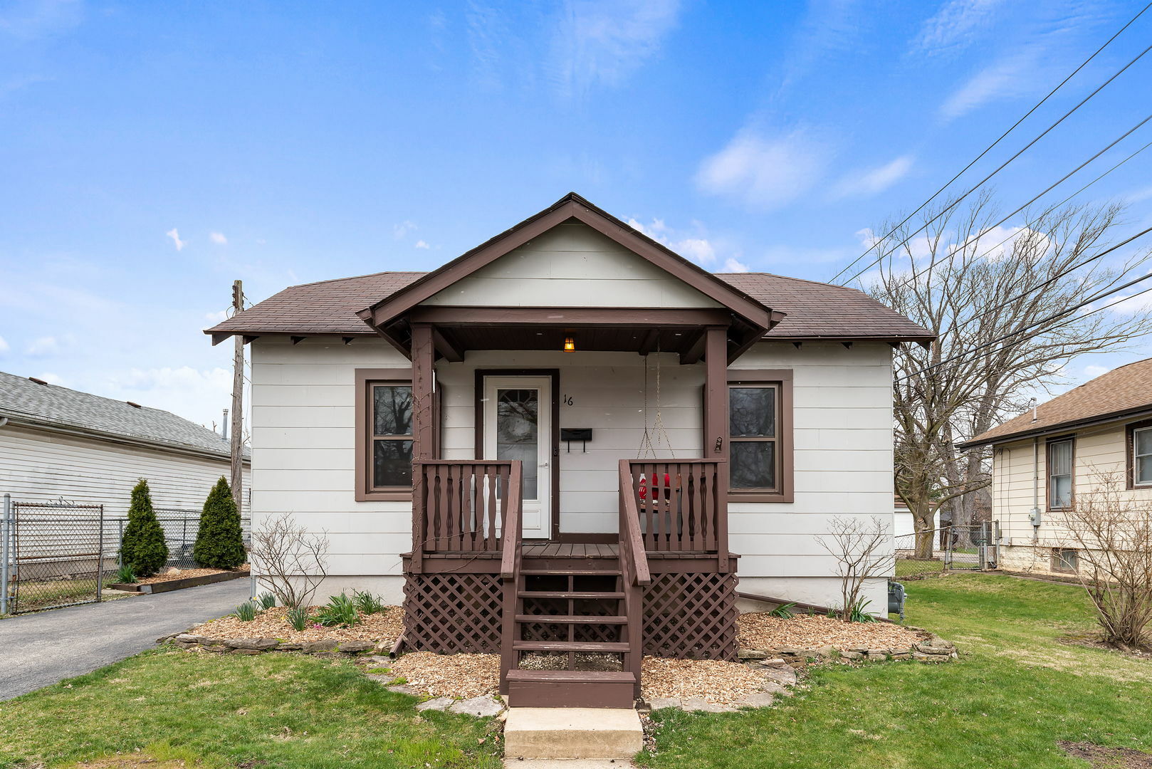 Property Photo: 16 N Ahrens Avenue IL 60148