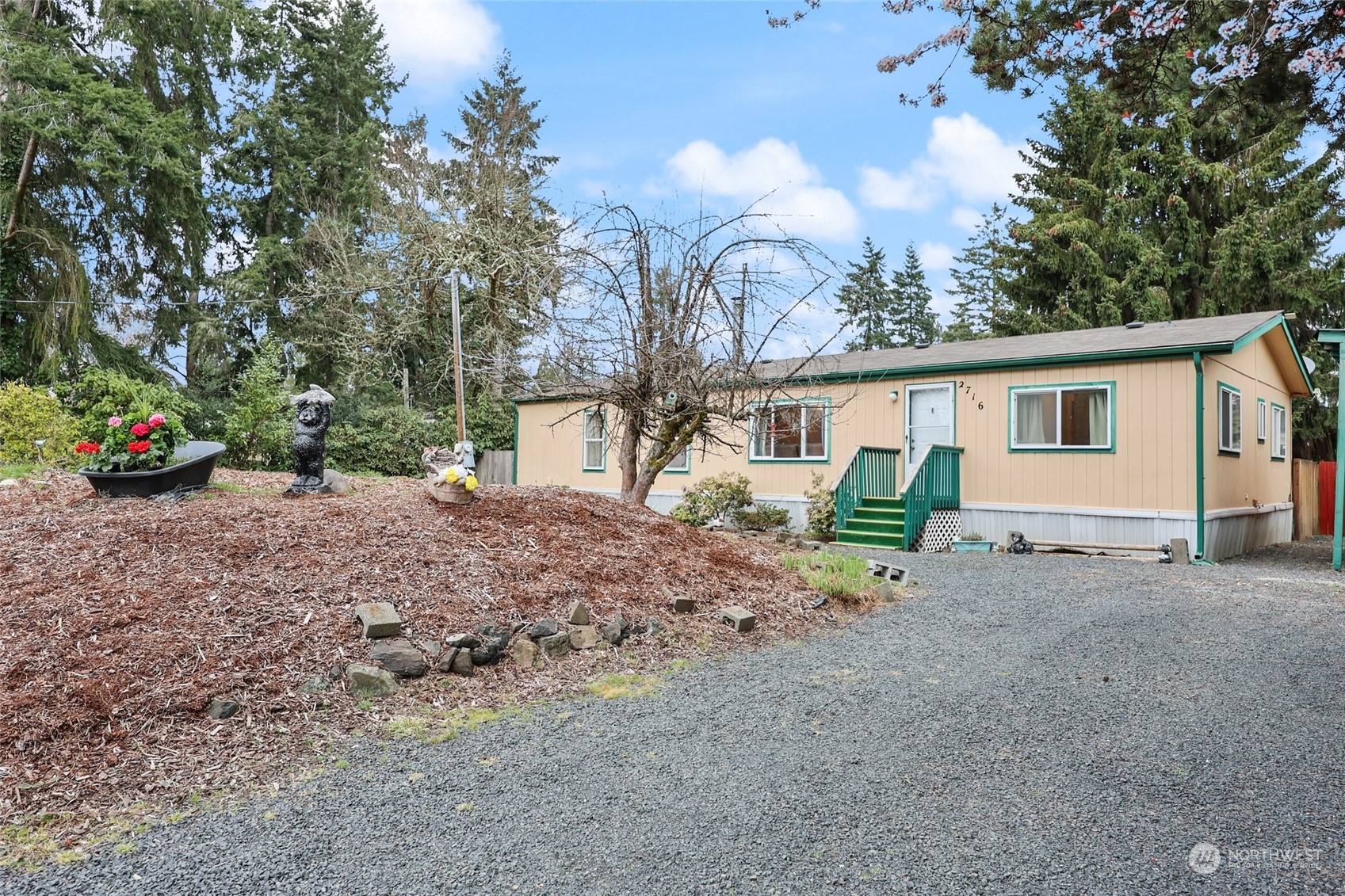 Property Photo:  2716 Trevue Avenue SW  WA 98512 