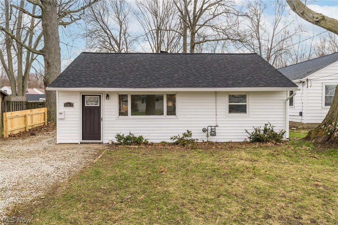 Property Photo:  33919 Iris Lane  OH 44095 