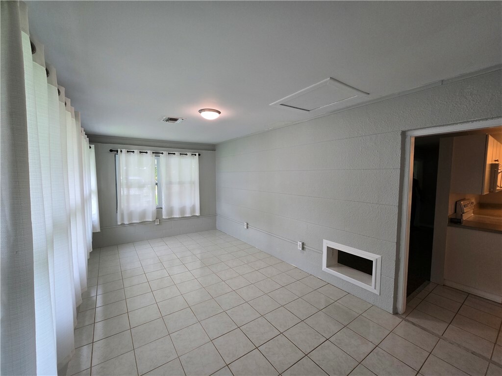 Property Photo:  1621 4th Court  FL 32960 