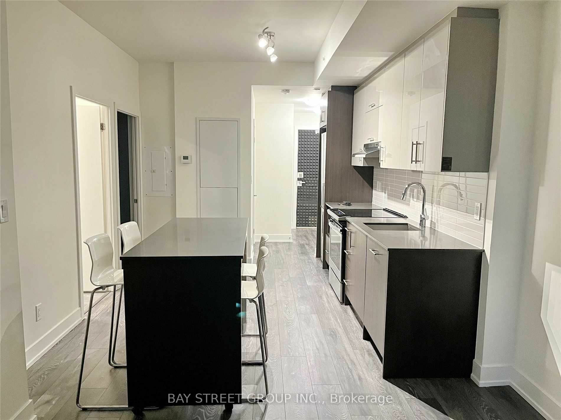Property Photo:  180 Fairview Mall Dr 206  ON M2J 0G4 