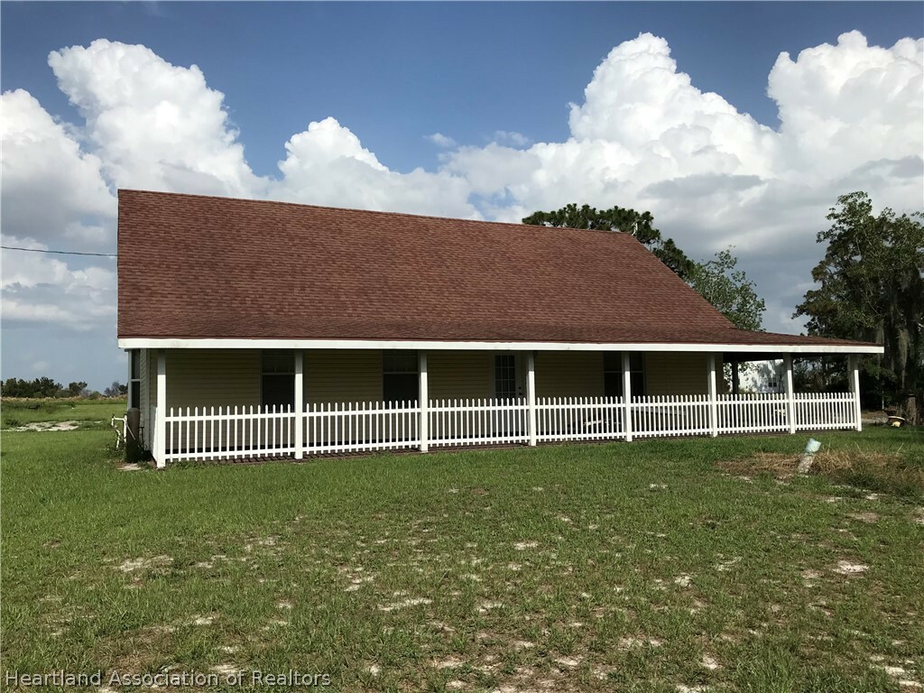 Property Photo:  200 Park Land Drive  FL 33852 